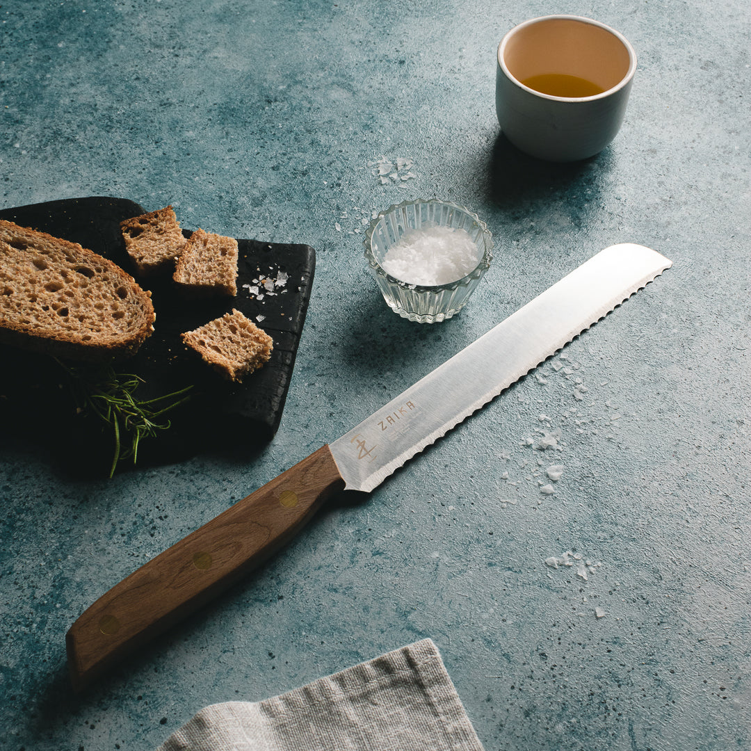 Doğal Ceviz Sap ve Pirinç Perçin Pimli Tırtıklı Ekmek Bıçağı